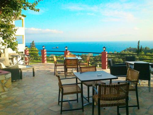 Parelia Apartment | Charming Studio Apartments with Swimming Pool near Pelekas Beach