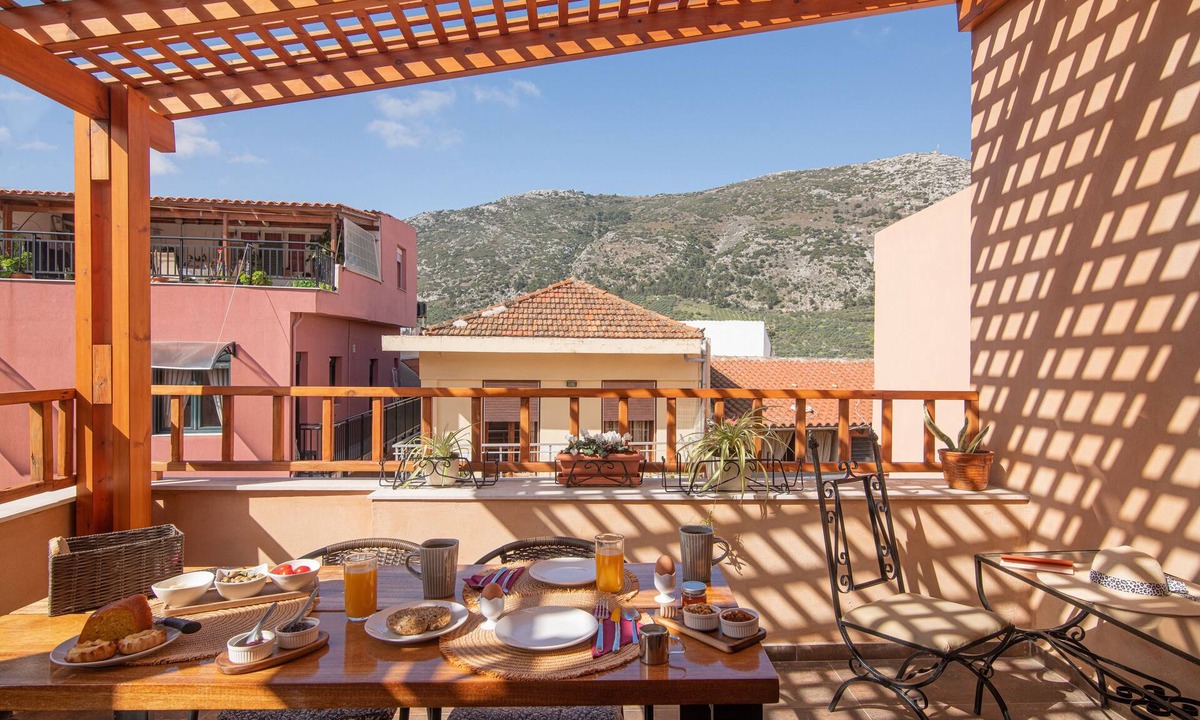Archanes Apartment | Charming Studio with City View - AVRA