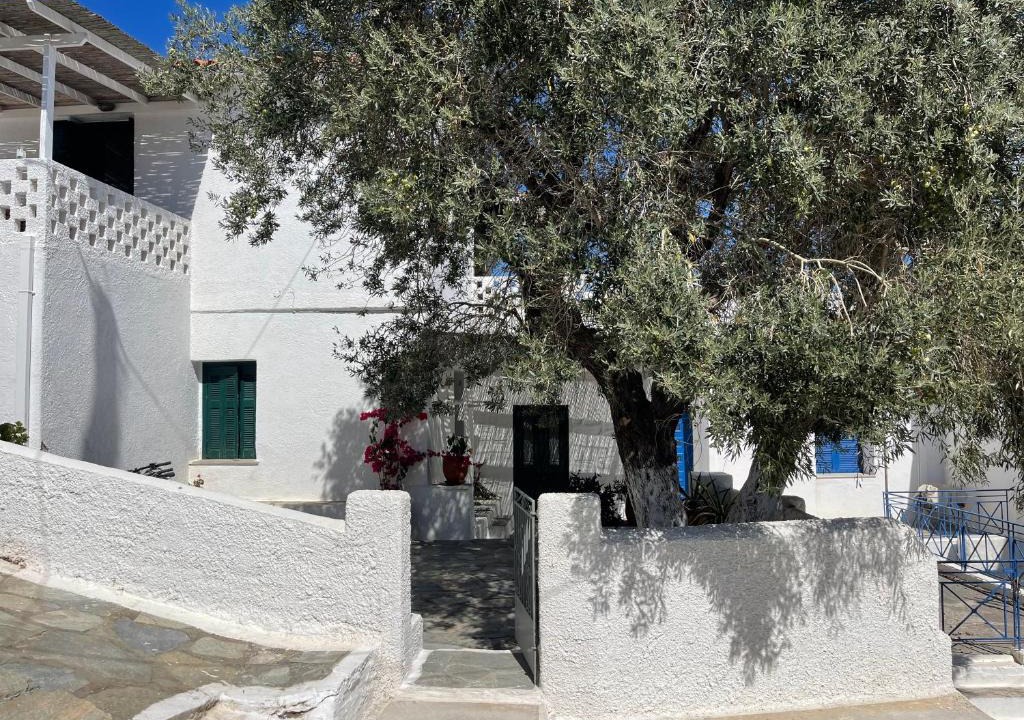 Korissia House | Charming two bedroom fisherman's house on Kea