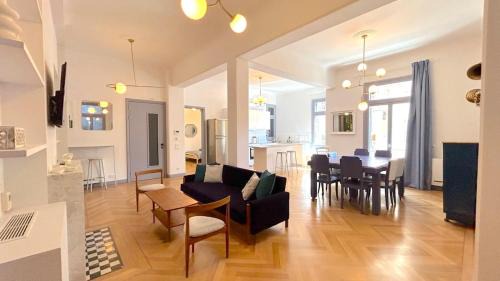 Pasalimani Apartment | Chic 5BR Seaside Pasalimani Apt Next to Marina Zea