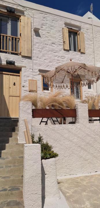 Ano Siros Apartment | ClockWise Earthy Vibe House in Apano Chora