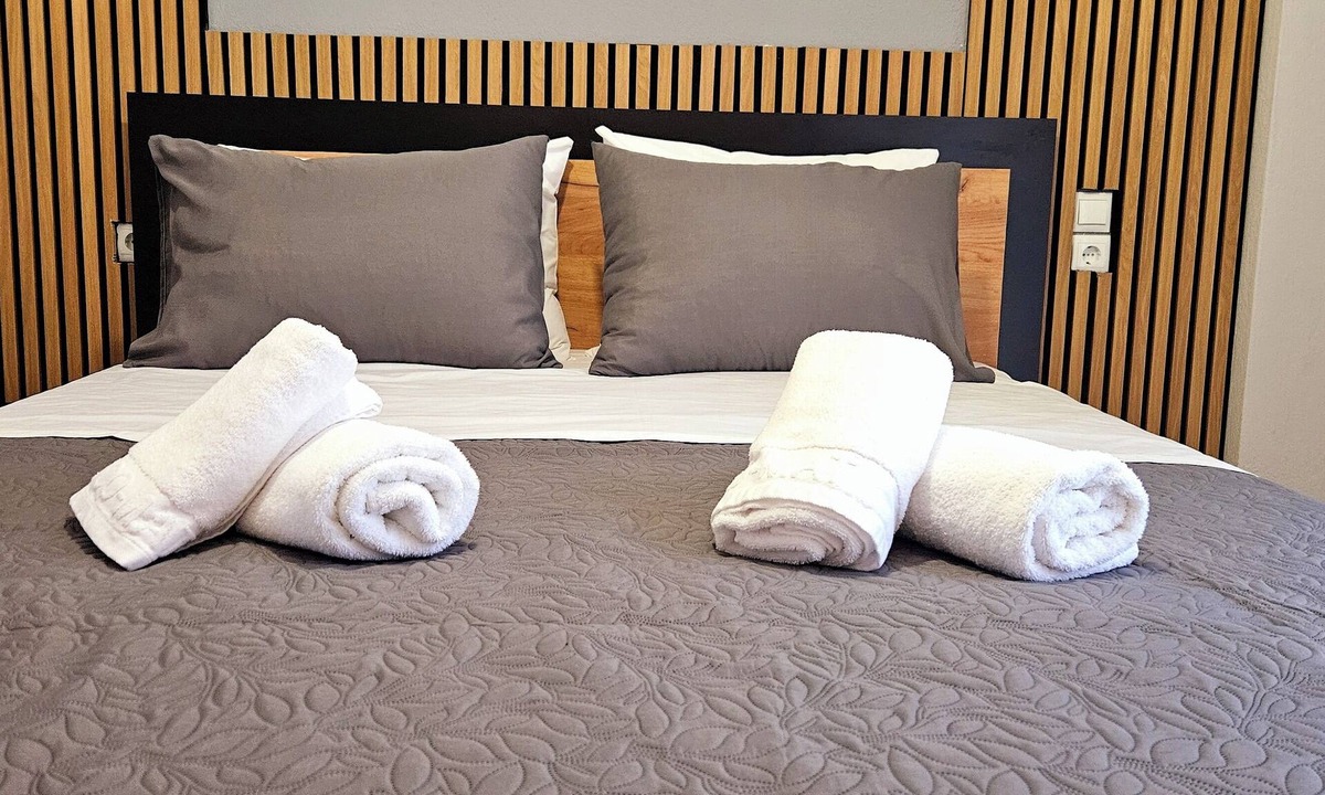 Larissa Apartment | Comfortable Apartment with Modern Amenities. Perfect for Exploring the City!