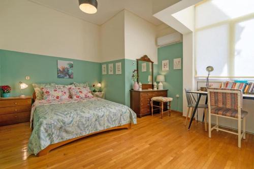 Filopappou Apartment | Comfy Sunny flat wh balconycenter up to 8ppl