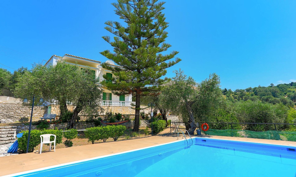 Agios Spyridon Corfu Apartment | Corfu apartment with shared pool, close to beach and tavernas