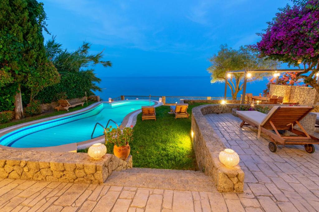 Dafnata Villa | Corfu Beachfront Villa Elektra