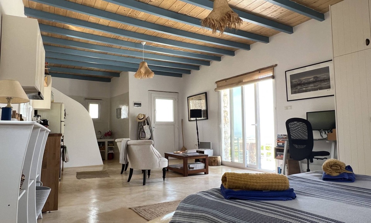Paros Apartment | Cosy open plan studio for couples or singles