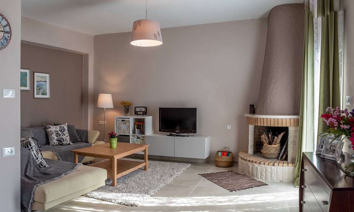 Milatos Beach House | Cozy 1st floor apartment with balconies