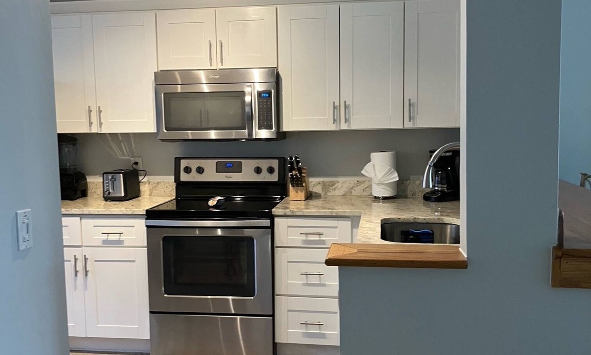 Jupiter Village Villa | Cozy 2-bedroom villa in beautiful Jupiter with large fenced in backyard!