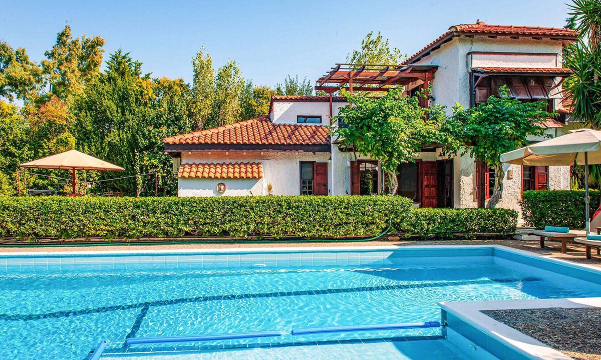 Schinias House | Cozy home in Marathons with private swimming pool, can be inside or outside