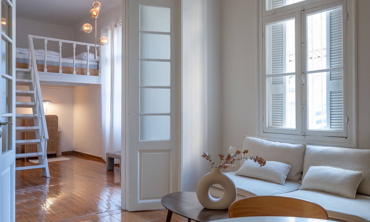 Kerameikos Apartment | Cream – Bright & Full of Character in Metaxourgeio
