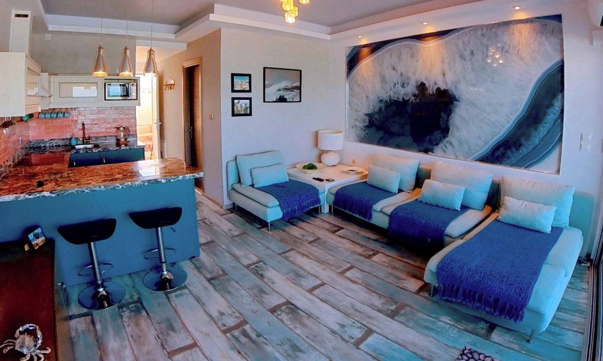 Haraki Apartment | Deluxe Beach Apartment- Sleeps 2 & Private Terrace