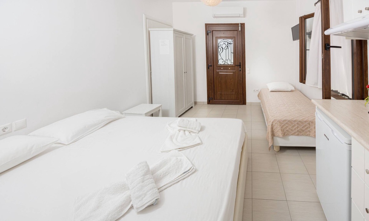 Naxos Town Apartment | Depis place naxos triple room 1st floor