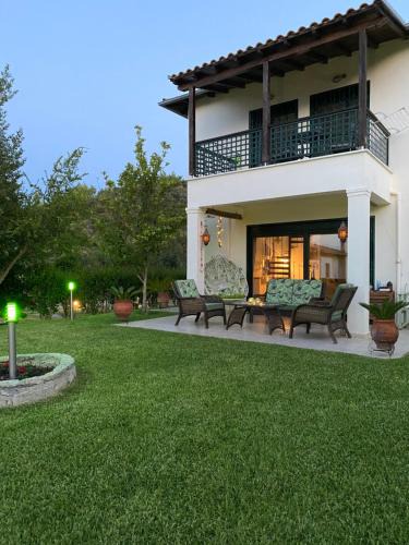 Haniotis House | Detached Villa with Sea View