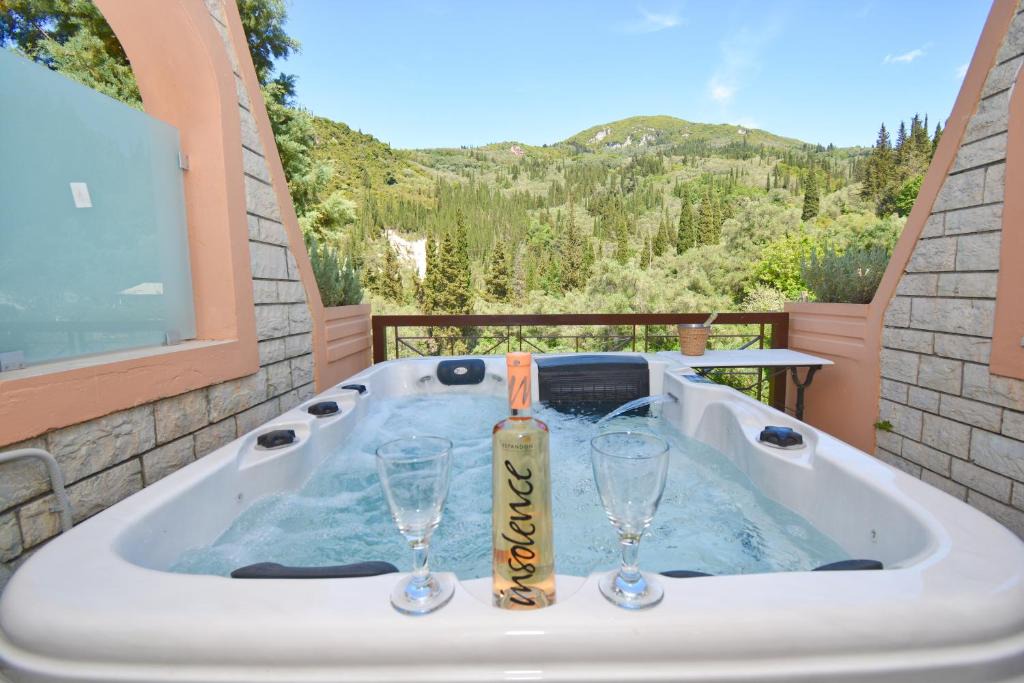 Agios Gordios Apartment | Doliva Studio John with private spa Jacuzzi