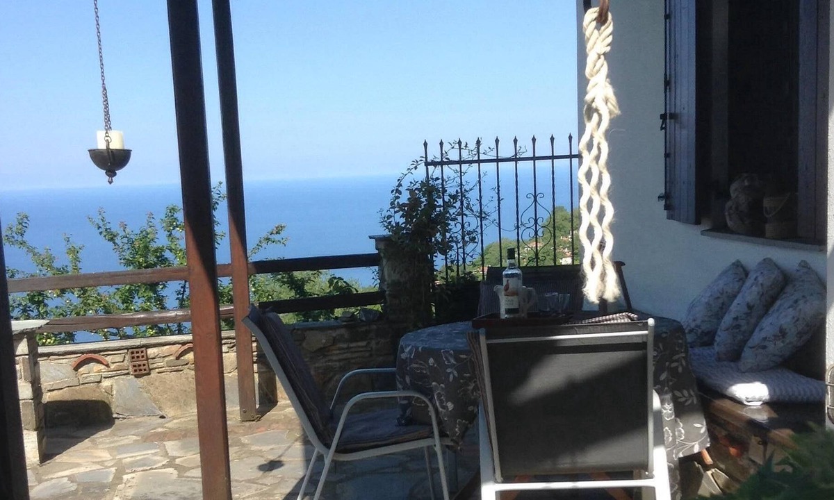 Mouresi House | DREAM VIEW A house overlooking the Aegean sea