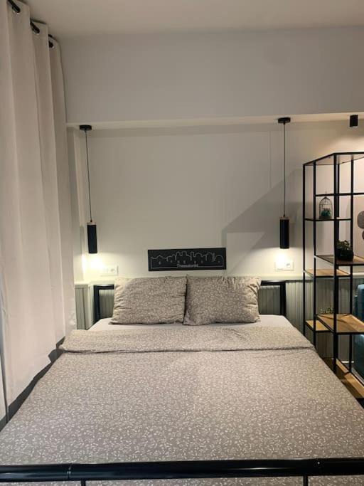 Vardaris Apartment | E2G URBAN STAY with Balcony