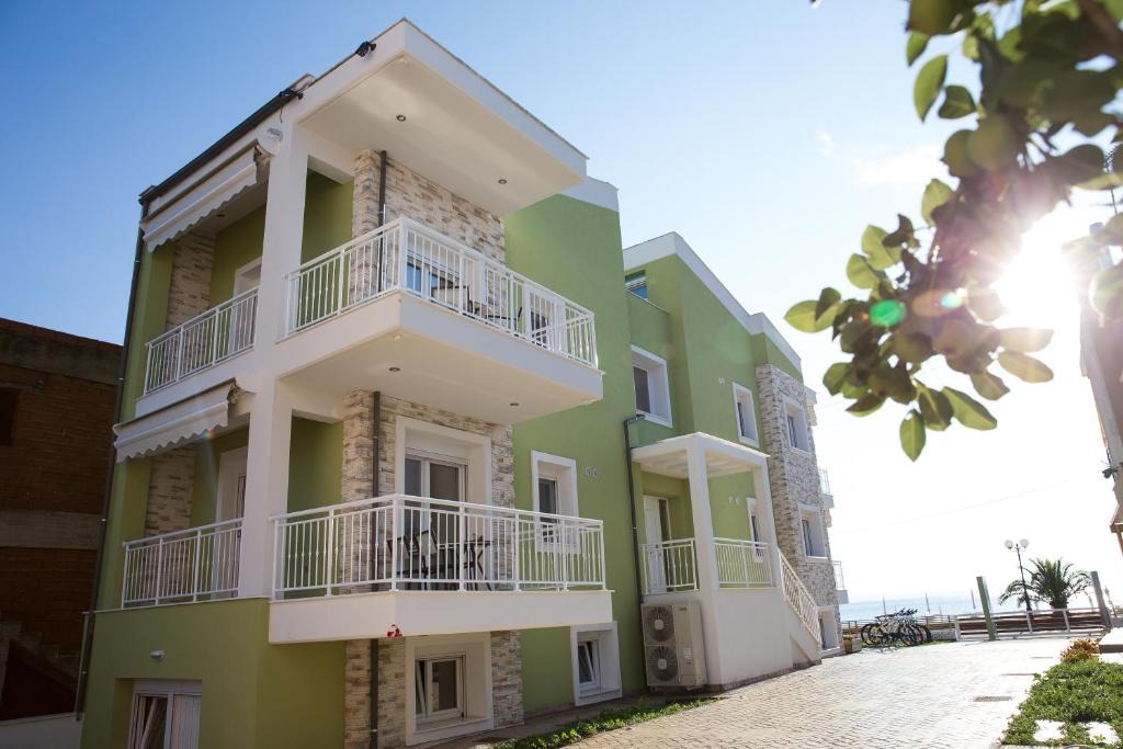 Toroni Apartment | Eco Green Living