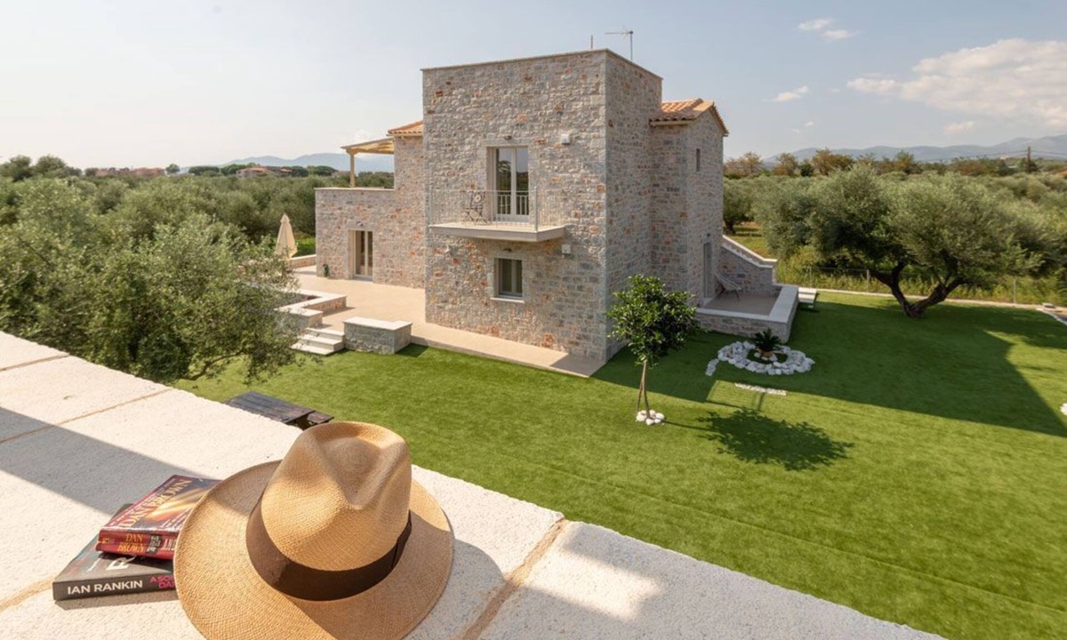 Mavrovouni House | EFMAR Exclusive Stone Residences