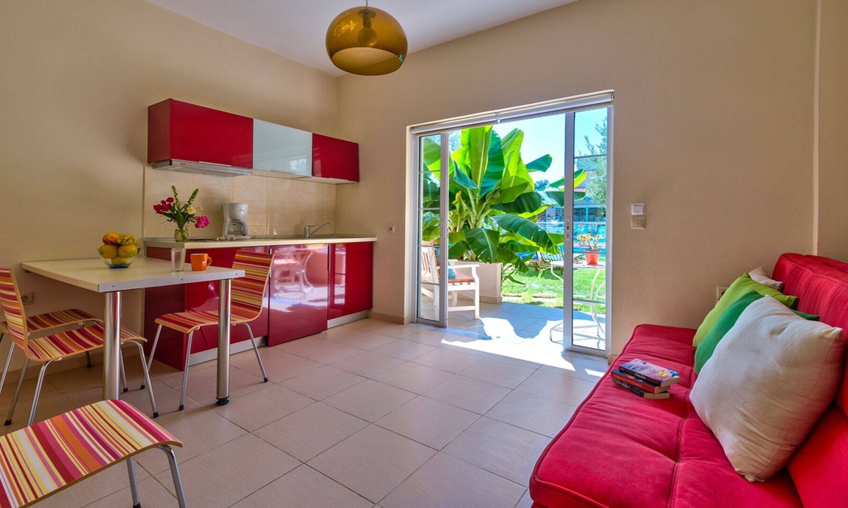 Daratsos Apartment | “ELEA 4” - Cozy Apartment with Swimming Pool Near the Sea