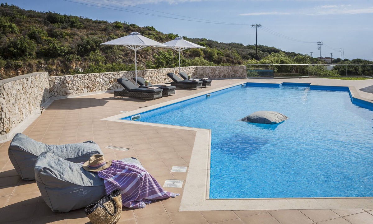 Skala Apartment | Elegant 2 bedroom apartment with private 107m2 pool and breakfast
