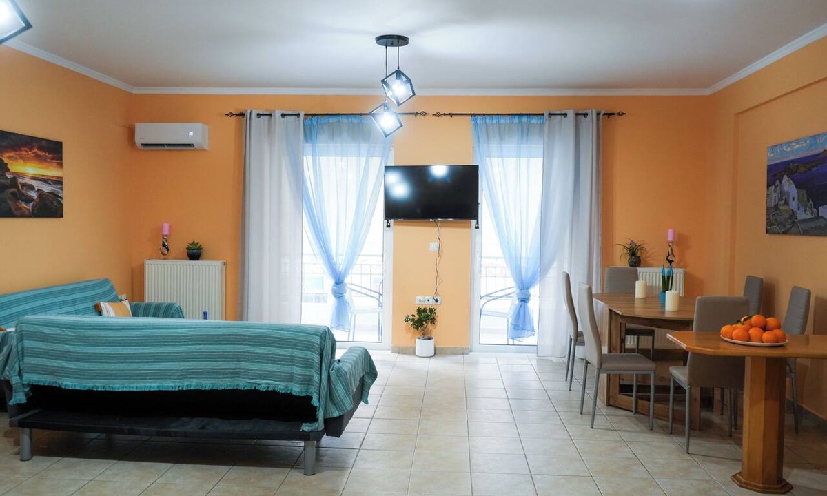 Nafplion City Centre Apartment | Elena's quiet gem 2bedroom condo in tranquil Nafplion with AC for relaxing stays