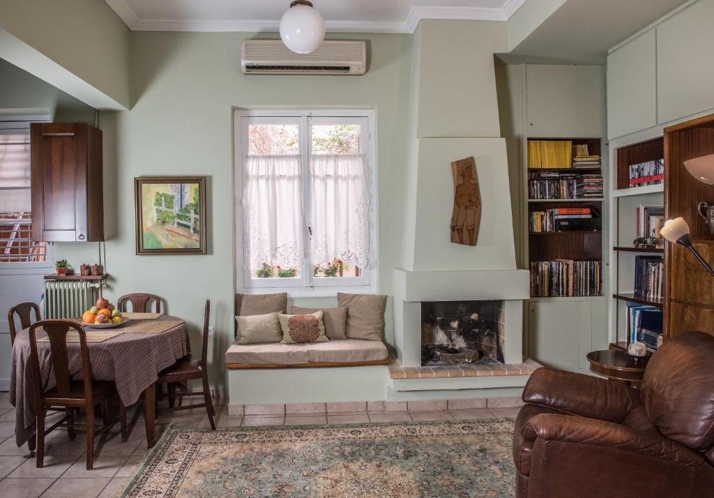 Ilisia Apartment | Elly's house in Athens