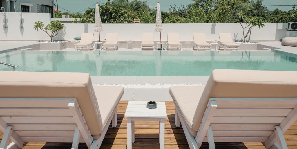 Patras Apartment | Ennea Suites-Frost suite