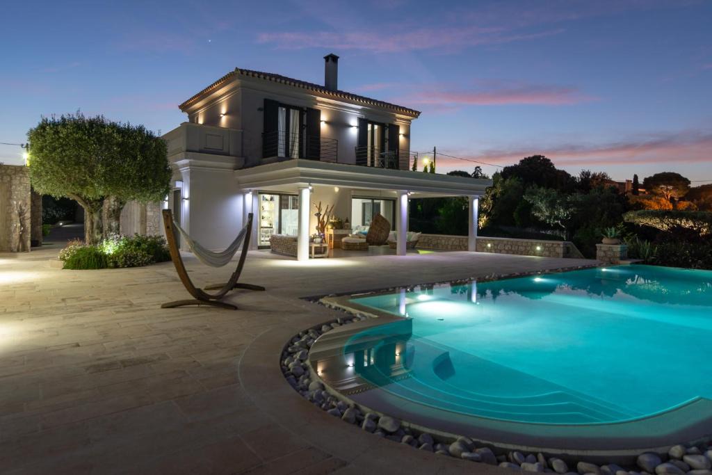 Ermionida House | Ermioni Villa Eternity Pool & Tennis Court