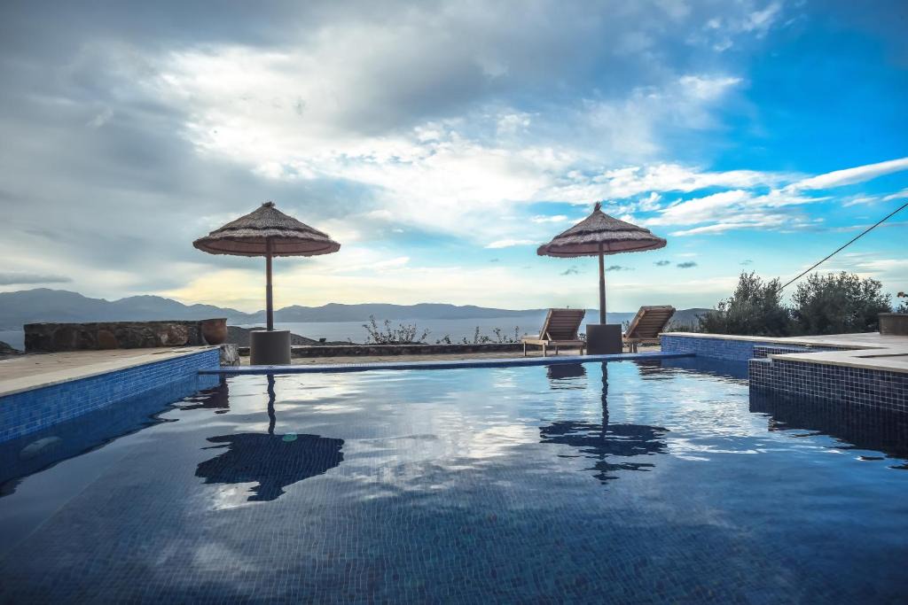 Pefki Villa | Evexia Villa