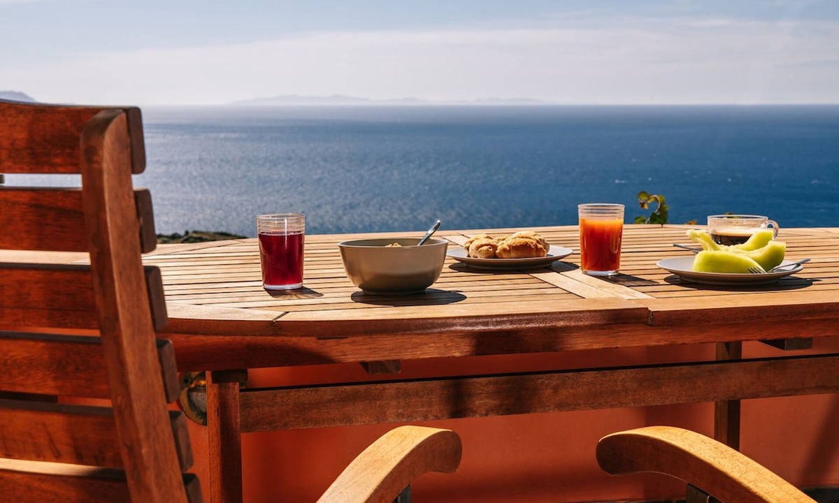 Ioulida House | Family Fun in the Infinite Aegean by Neuvel