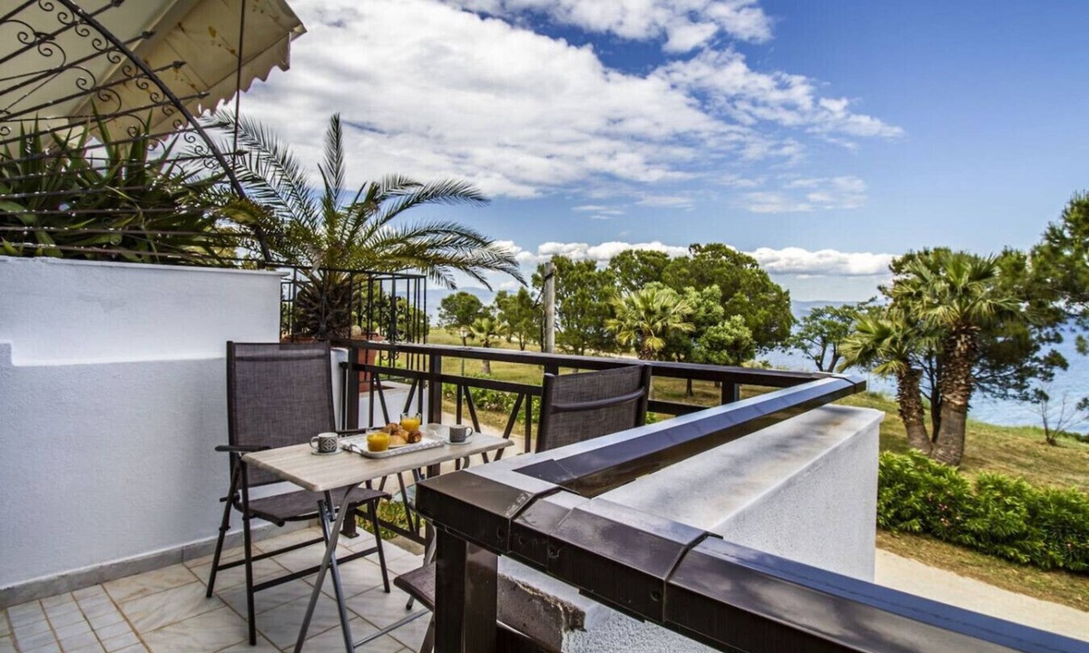 Nea Fokaia Apartment | Filia Apartment Avgerinos by RentalsPro
