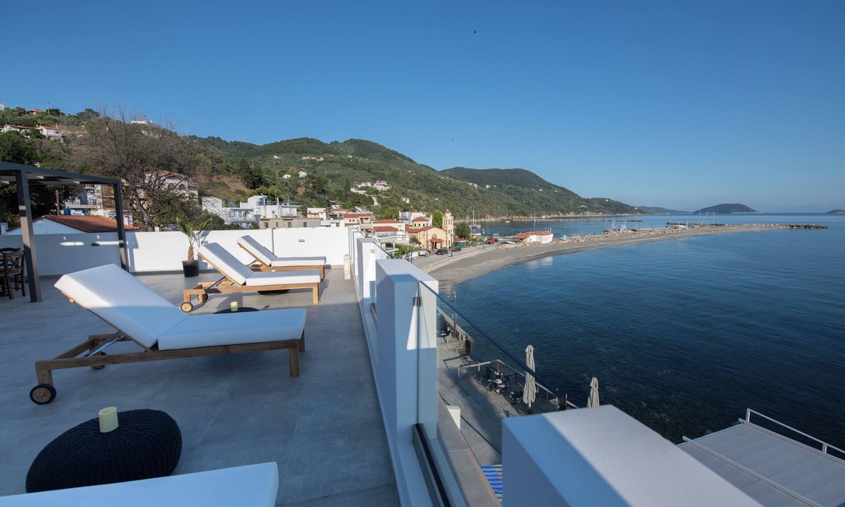 Loutraki Apartment | Flisvos Beachfront Apartments