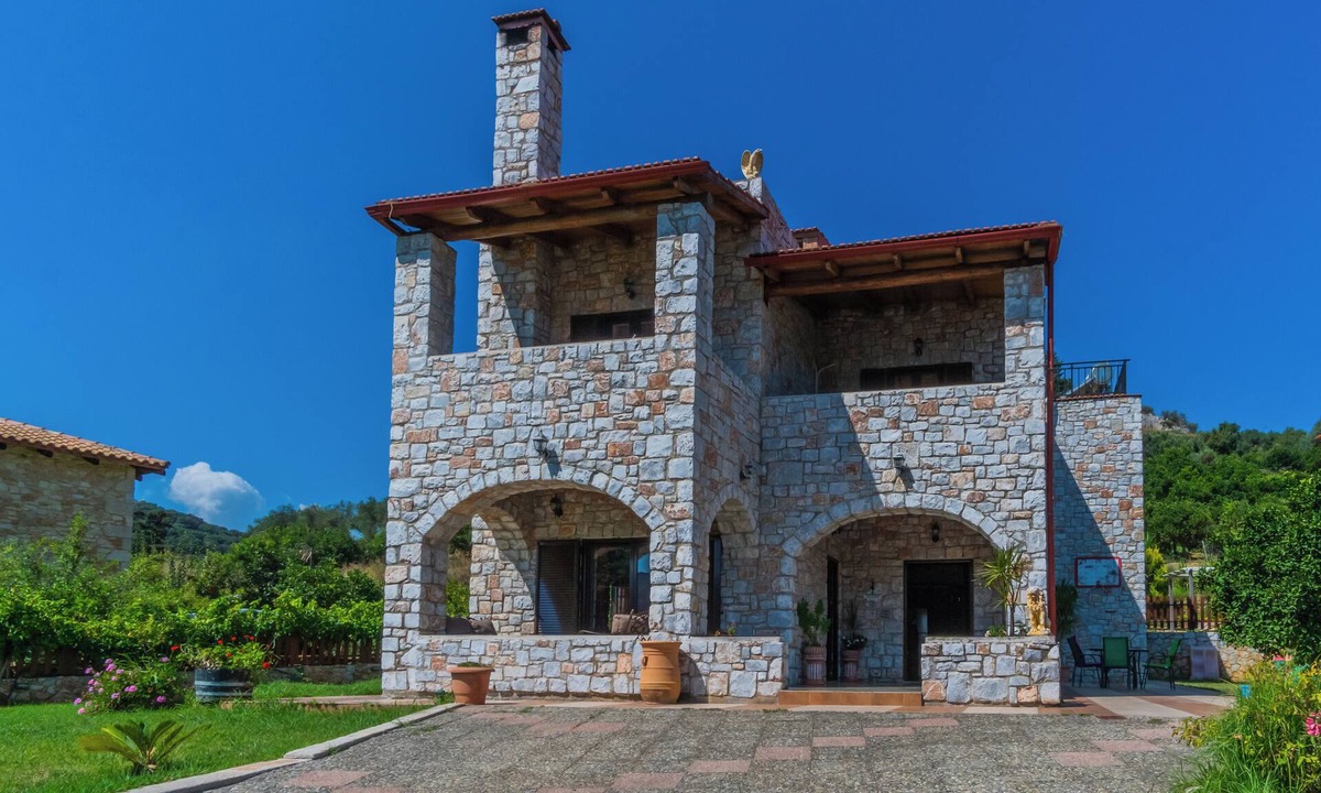 Agia House | Friendly cozy villa with full luxurious amenities for family and friends.