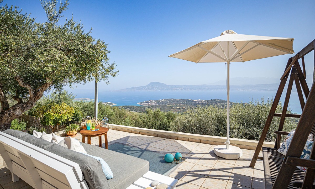 Sternes House | Gardenia Garden House with beautiful sea views, near the beach and the village.