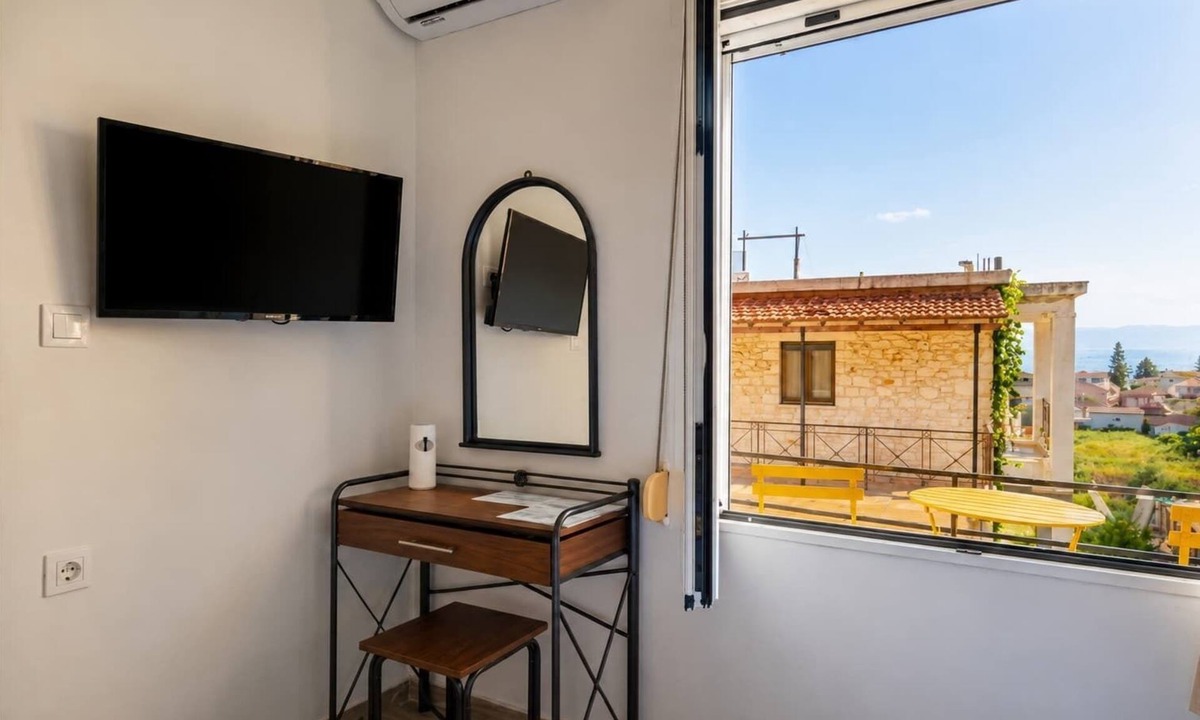 Kavos Apartment | Gavriil Apartments Corfu - Courtyard Retreat