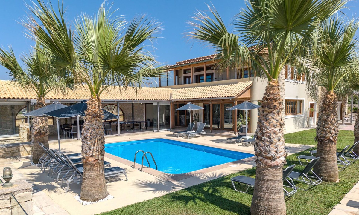 Sfakaki Villa | Golden sand beachfront villa ,6 Bedrooms,Rethymno