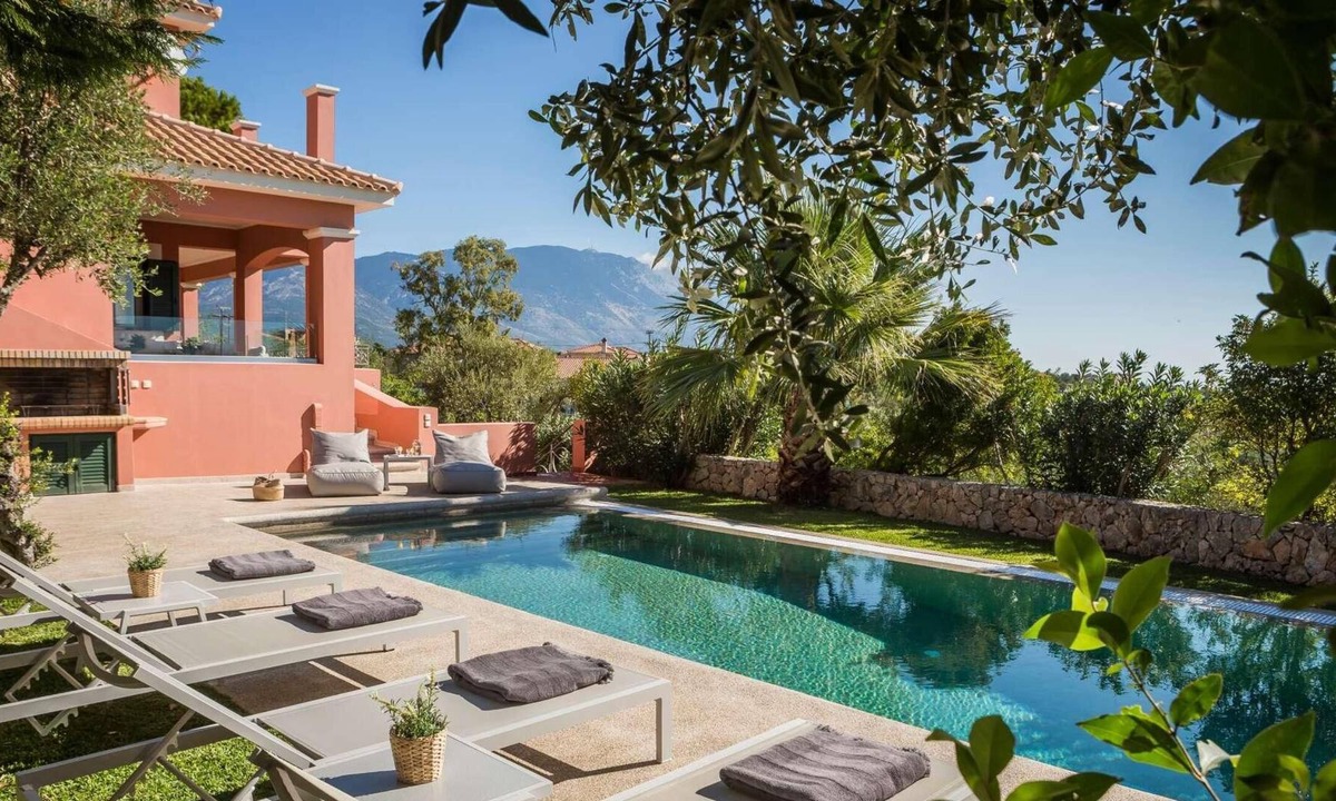 Kaligata Villa | Great gardens, close to shops and tavernas.