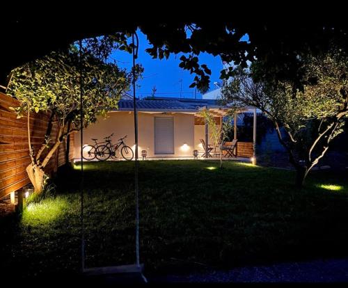 Marathopoli House | Green room