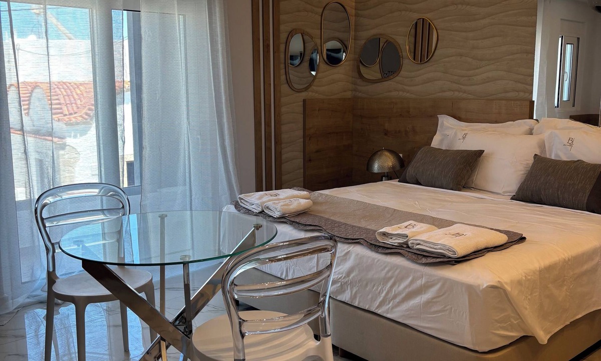 Haraki Apartment | Harriet Beauty Studios