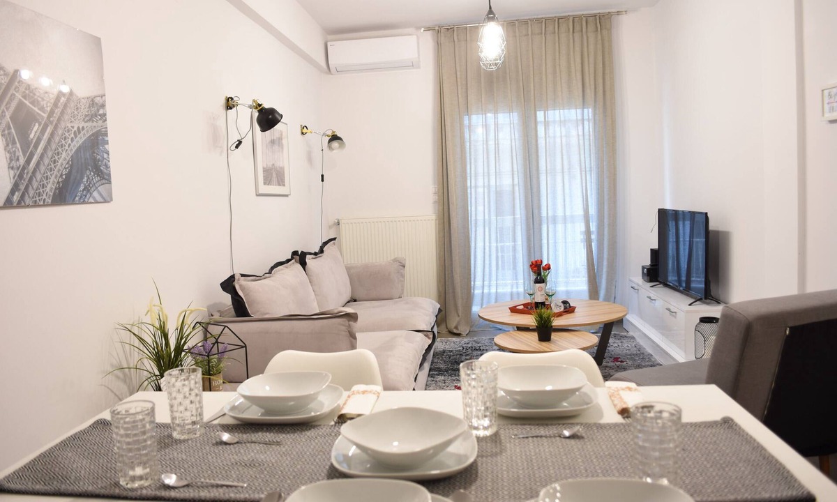 Thessaloniki City Centre Apartment | Heliconia Deluxe Apt Must