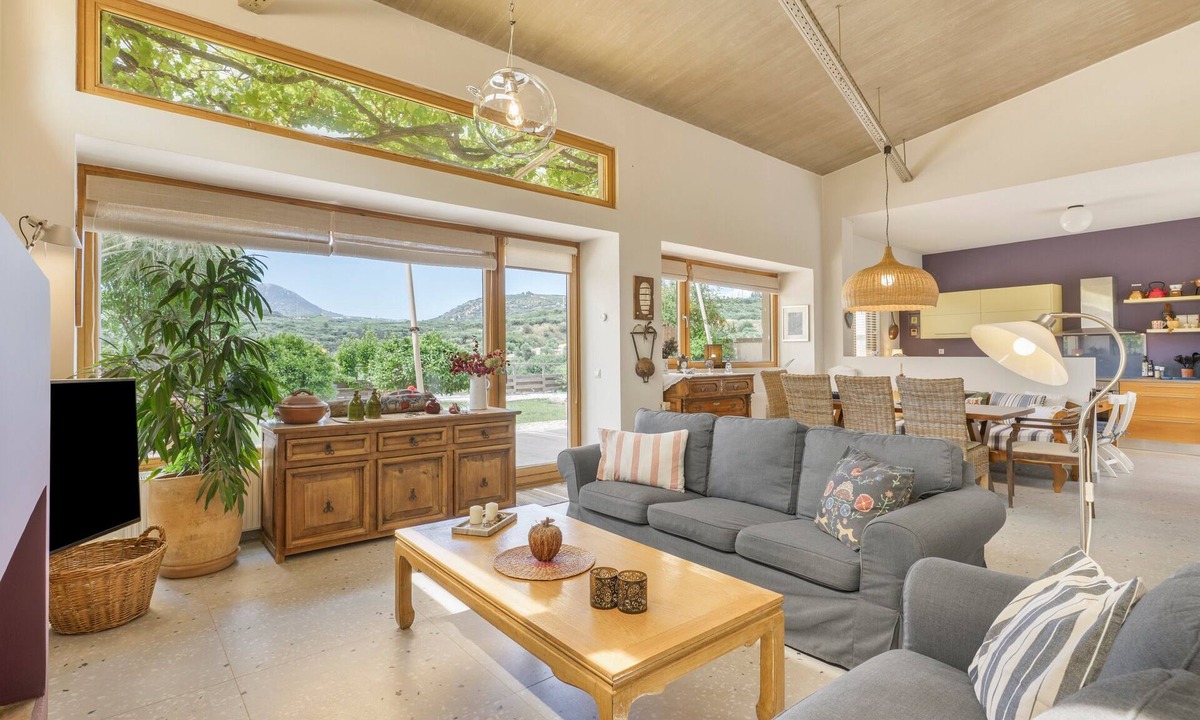 Knosos House | Heraklion – Knossos Luxury Home: Mountain View, Wi-Fi, Air Conditioning