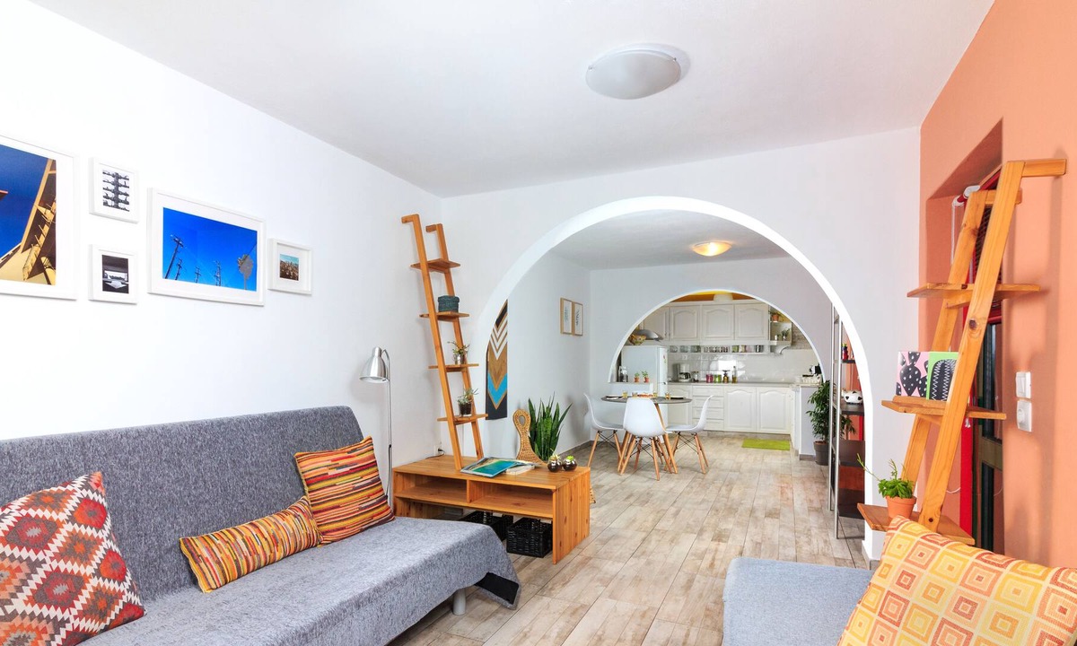 Agia House | ♦ Hidden Gem ♦ Modern house ▎Flower yard ▎Quiet village ▎Nature ▎Hikes