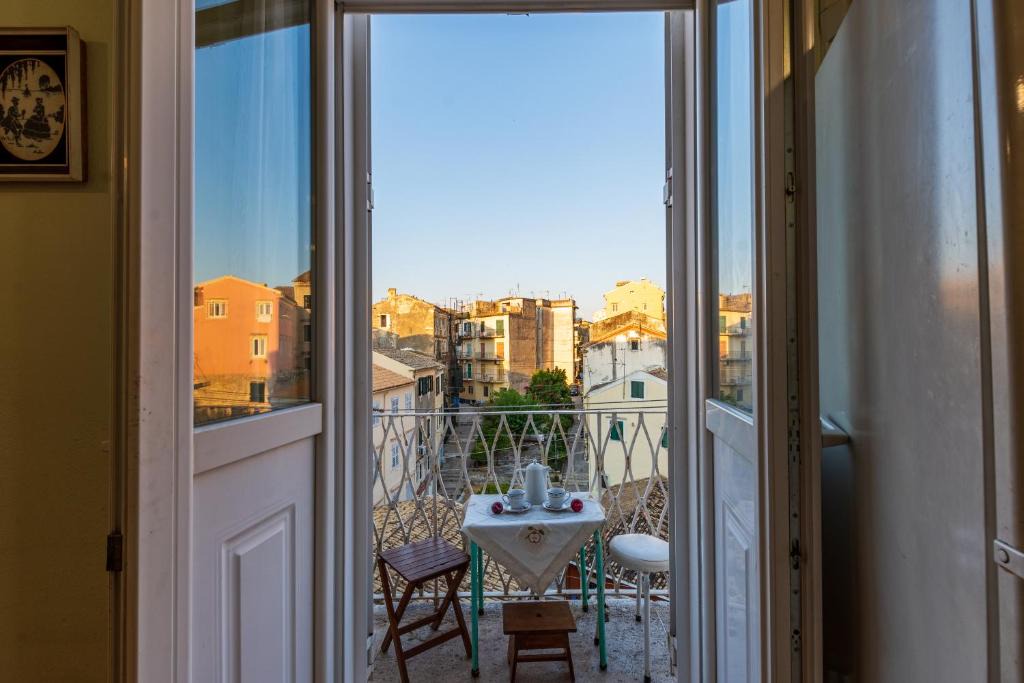Old Town Apartment | Historic House “View All The City”