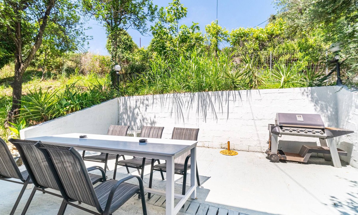 Gardenos Apartment | Holiday Apartment "Ariel Studio 4" with Balcony, Shared Terrace & Wi-Fi