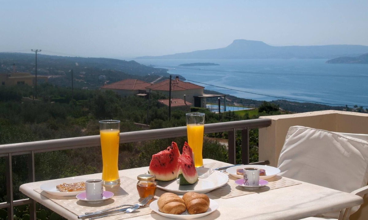 Holiday Stalos Persons | Pitharion