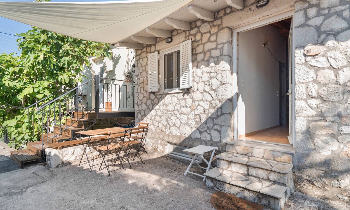 Fternon House | Holiday Home 'Linaki' with Sea View, Wi-Fi and Air Conditioning