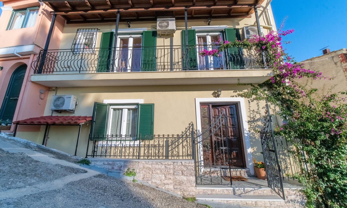 Pelekas House | Holiday Home Nikolas with Sea View, Terrace & Balconies