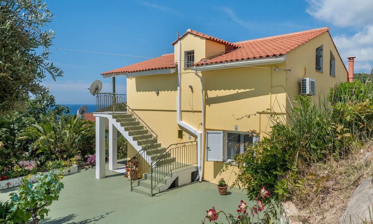 Ratzakli House | Holiday Home 'Palati' with Sea View, Wi-Fi and Air Conditioning