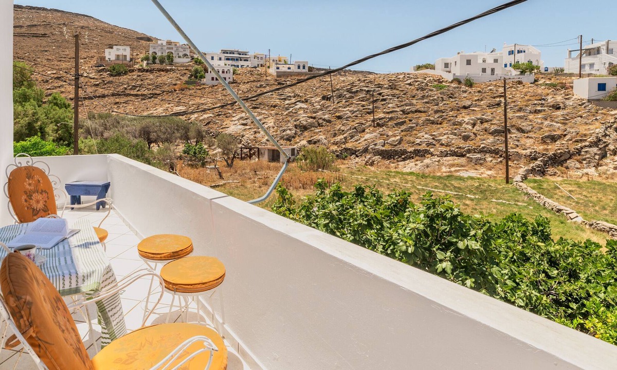 Panormos House | Holiday Home 'Serenity Panormos Traditional Home' with Mountain View, Wi-Fi and Air Conditioning