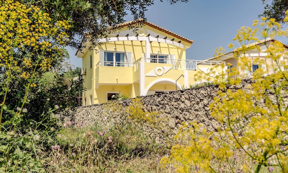Agrilia Villa | Homerez - Villa for 4 ppl. with swimming-pool, garden and terrace at Agrilia